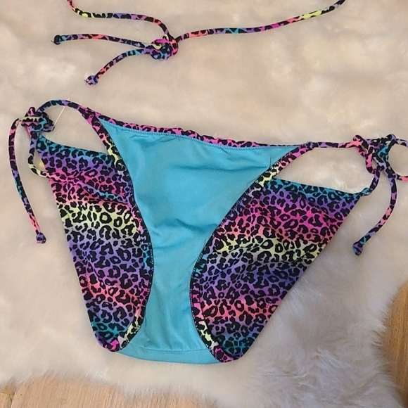 Victoria's Secret Bikini - Picture 7 of 7